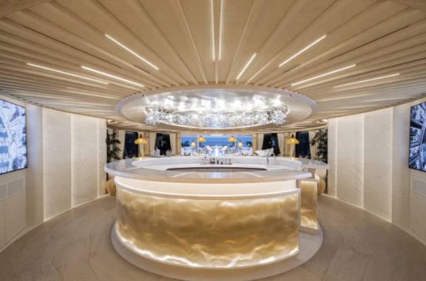 洲虎船头雕, 船上有