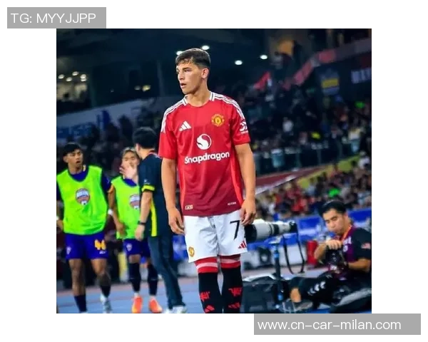 太阳报：小将谢伊·莱西随曼联一线队练习，备战对阵埃弗顿的竞赛